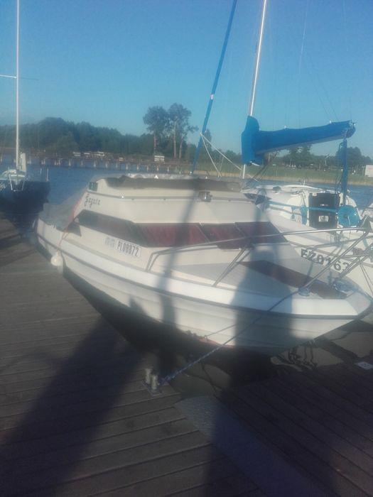 Łódź motorowo-kabinowa