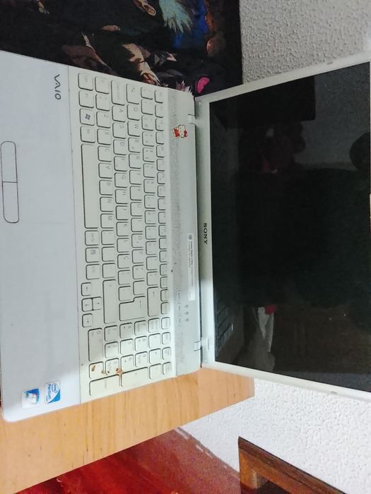 Portátil Sony Vaio avariado – sem carregador (para peças)