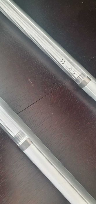 Dois varões de roupeiro com luz- Da Forma e Funzione