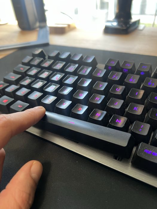 Logitech G513 Carbon com Switches Romer-G Tactile - Usado