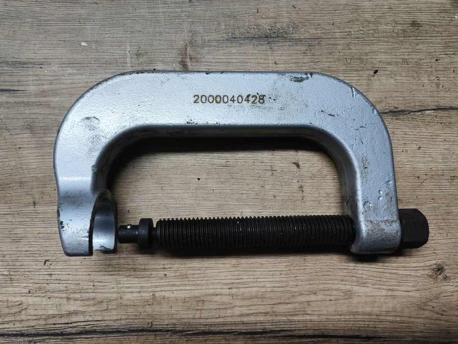 Ściągacz sworzni przegóbów tulei wachacza prasa