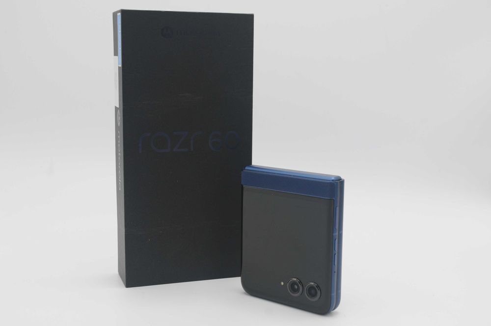 Smartfon Motorola Razr 60 8 GB / 256 GB 5G niebieski