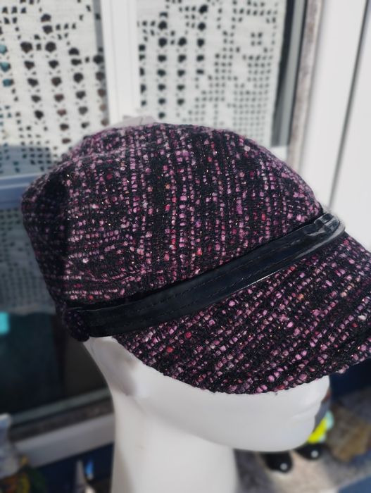 Boné de criança. Chapéu de pala. Novo.