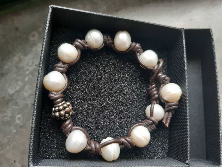 Pulseira pérolas, prata e couro, nunca usada