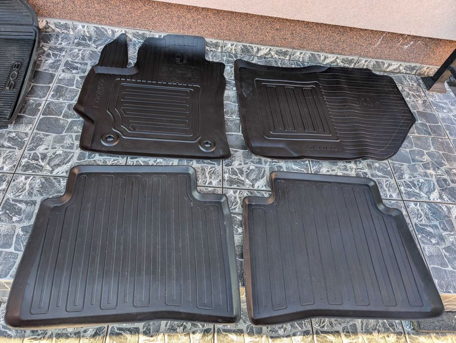 Комплект ковриків в салон килимок TOYOTA COROLLA Hatchback 2018-2025