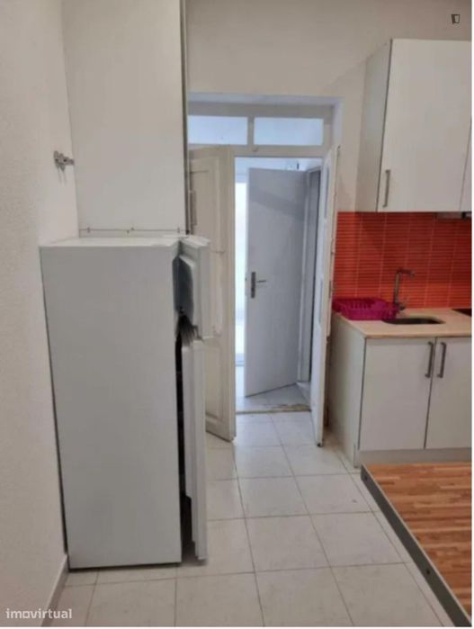 Quarto - localizado em Arroios Lisbon