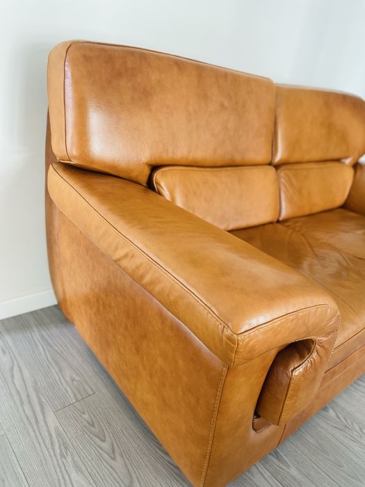 Sofá de pele de búfalo camel de três lugares