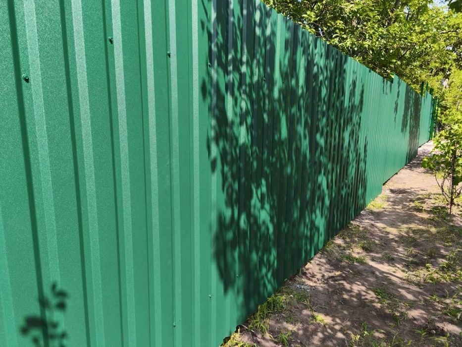 Установка заборов из профильного листа