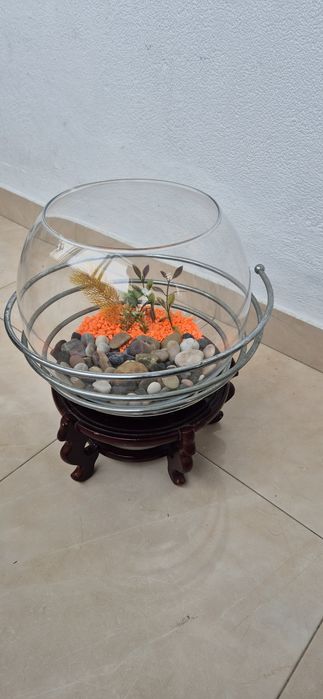 Aquário com pedras + base madeira vintage