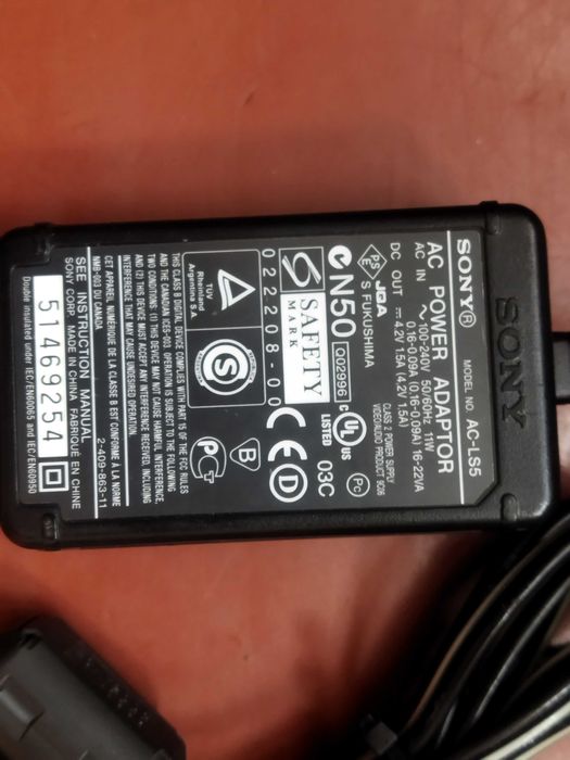 Зарядное устройство AC-LS5 для фотокамеры SONY.