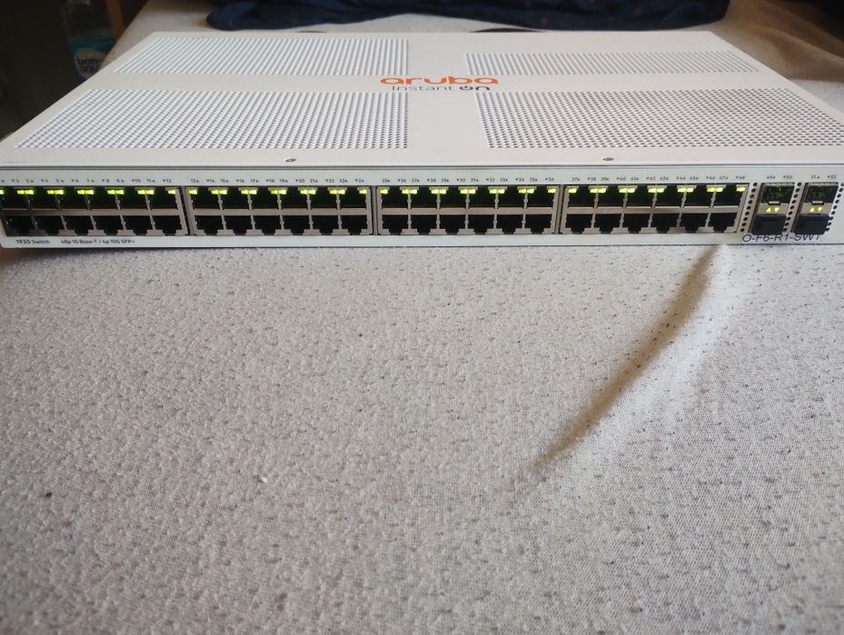 Розумний керований комутатор HPE Aruba Instant On 1930 48G 4SFP+ Switch