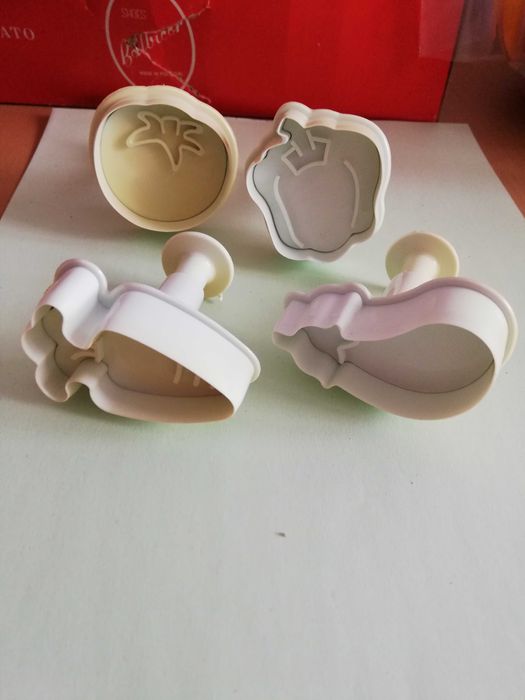 Peças artesanais em feltro, tecido e outros materiais