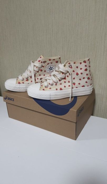 Високі кеди конверси Converse взуття в полуничках