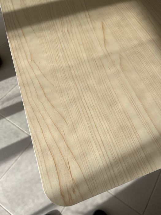 Mesa de apoio com rodas