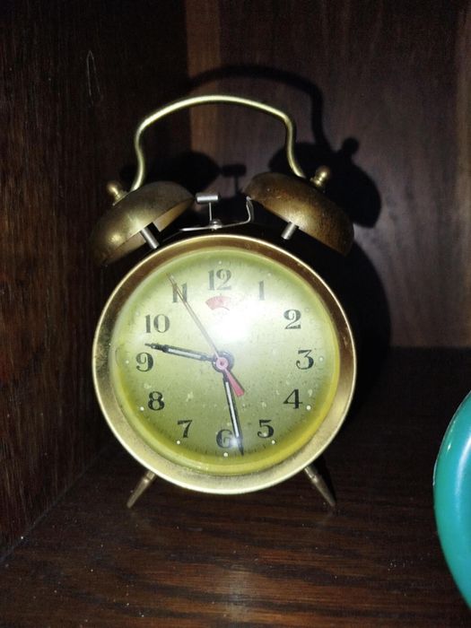 Sprzedam dwa Budziki stające