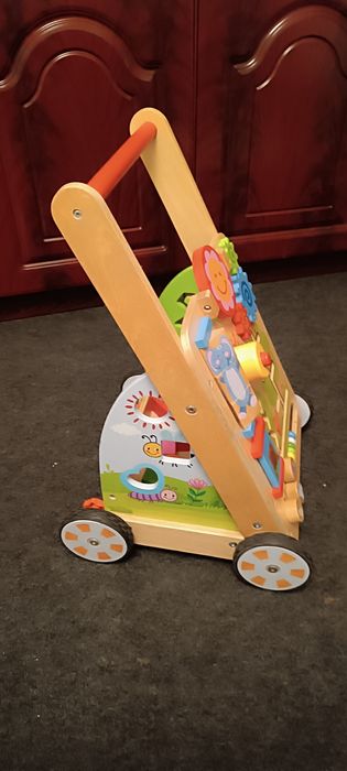 Drewniany pchacz / chodzik edukacyjny z klockami