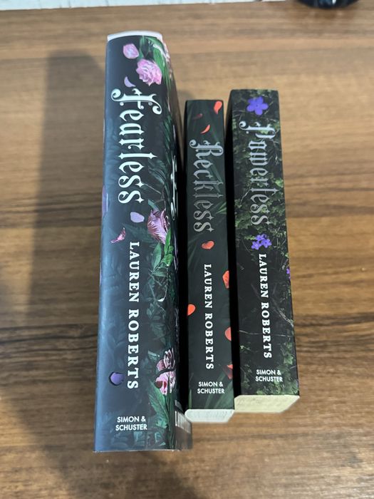 Трилогія книг «Powerless»