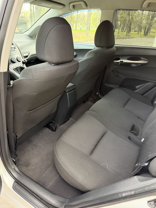 Тоyota Auris 2010 рік