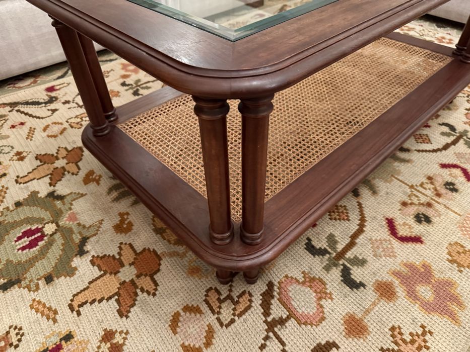 Mesa de centro com tampo de vidro