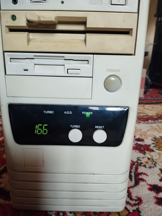 Раритетный старый системный блок 386.