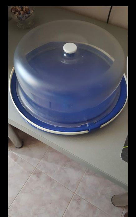 Терка.Шумовка.Лопатка..Нож для хлеба.Тарелки.Подставка на кухню