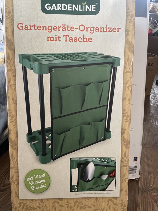 Продам столик для інвентаря.