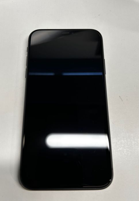iPhone 11 64GB – 84% bateria – Bom estado + carregador incluído