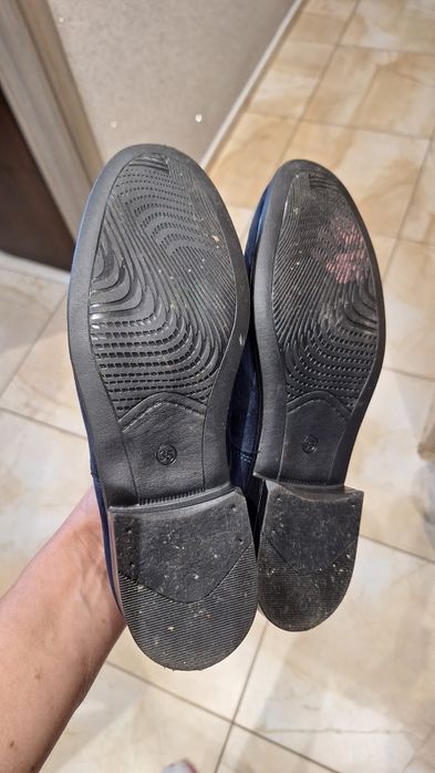 Buty zamszowe komunijne r. 35