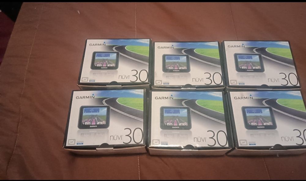 Lote de GPS Garmin Nuvi  30 Novos , 7 no total