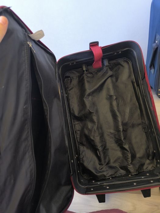 Валіза на колесах з ручкою