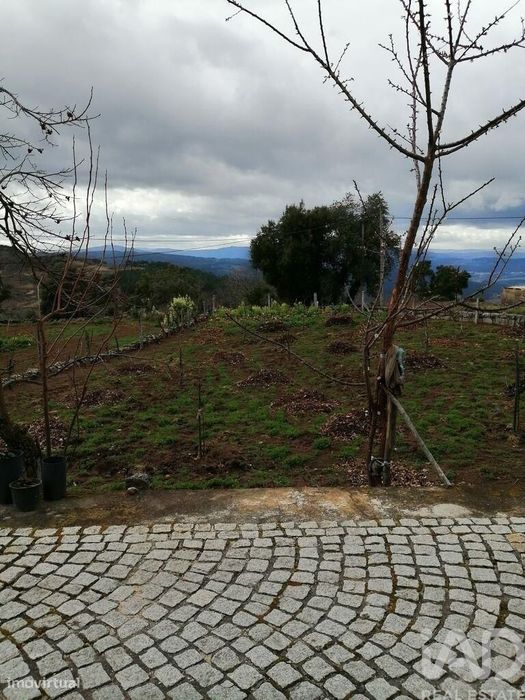 Prédio T4 em Loivos e Póvoa de Agrações de 550,00 m2
