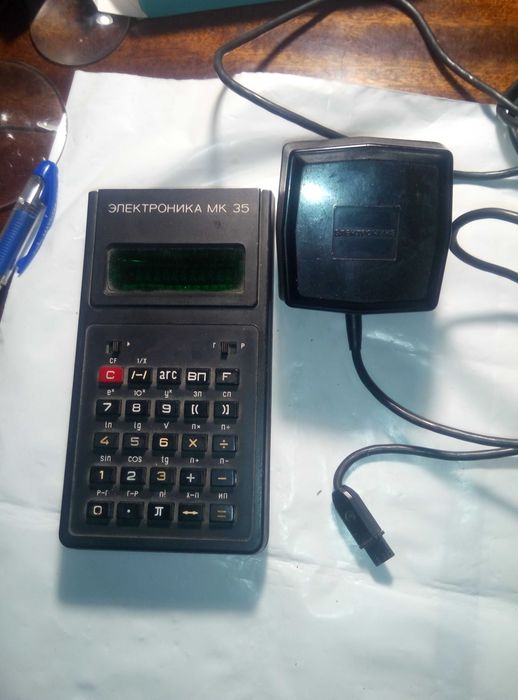 Микрокалькулятор Электроника МК 35  на батарейках и  220 В