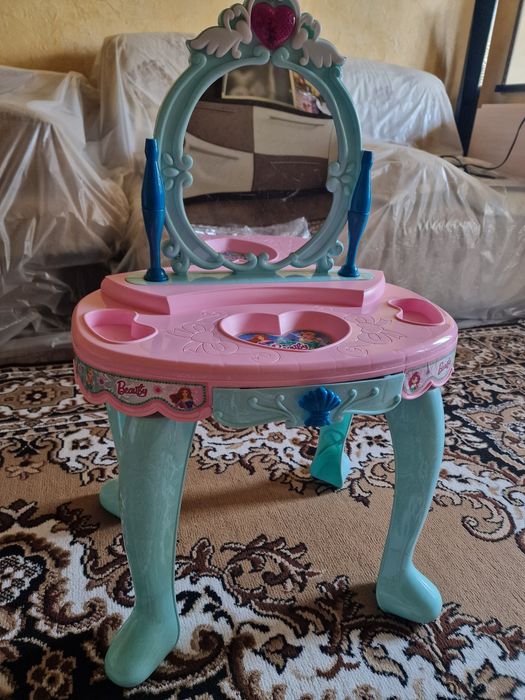 Игровой пластиковый столик для девочки