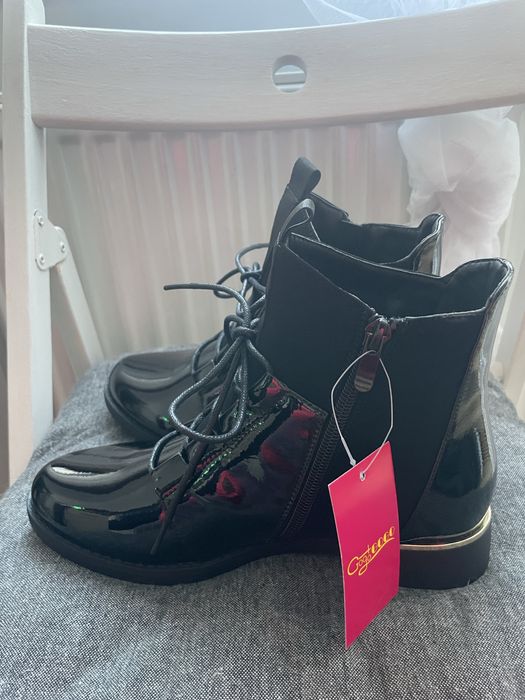 Nowe lakierowane botki rozm.36