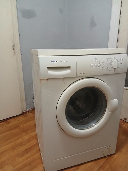 Продам пральну машинку тіки вона протікає трошки почистити фільтр