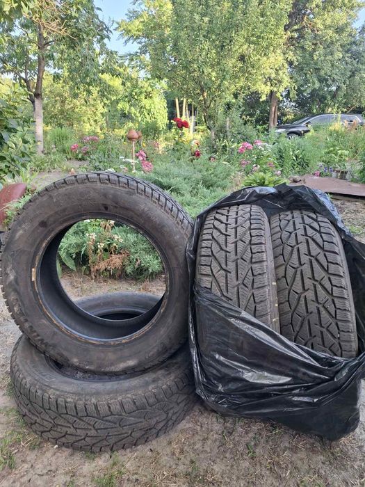 Продам комплект б/у шин в хорошому стані.2300 грн/шт