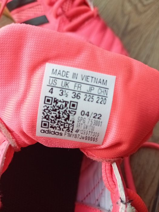 Halówki firmy adidas