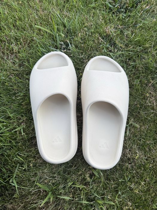 Yeezy Slides Bone