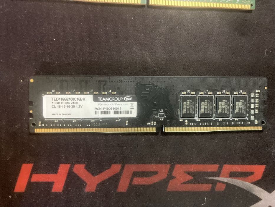 Продам планку памяти DDR4: 550 Комплектующие и запчасти