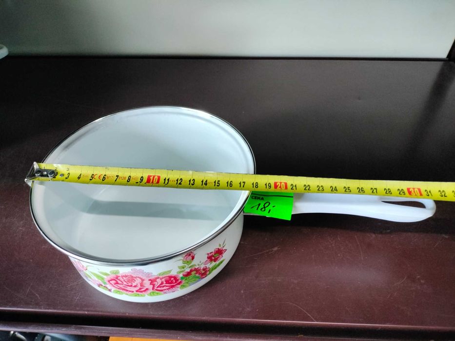 Rondelek emaliowany duży nowy sprawny z wygodną rączka do podgrzewania