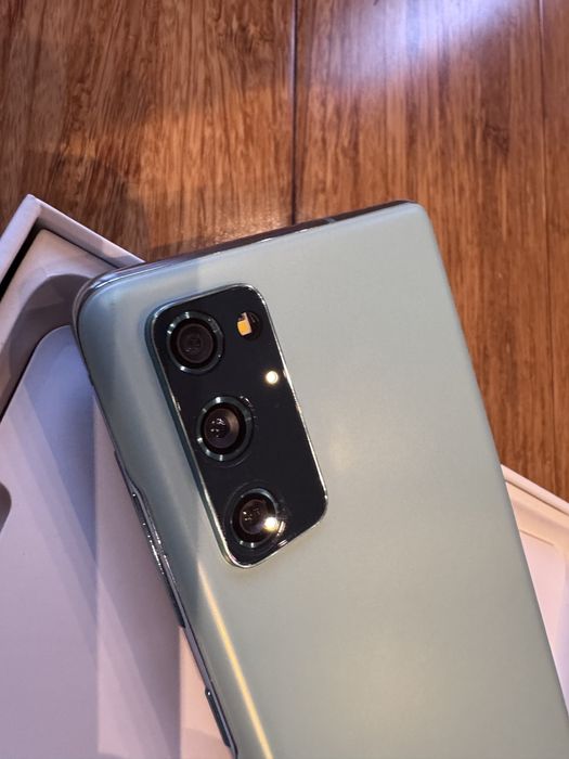 Samsung Galaxy S20 FE Miętowy stan Idealny