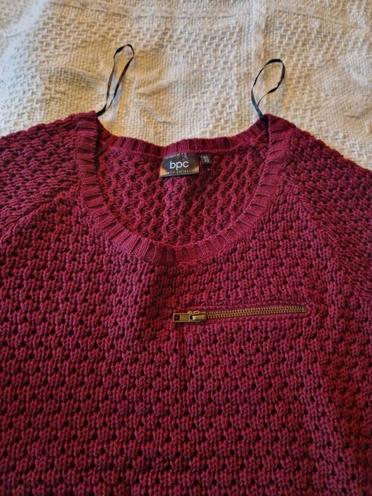 Bordowy sweterek