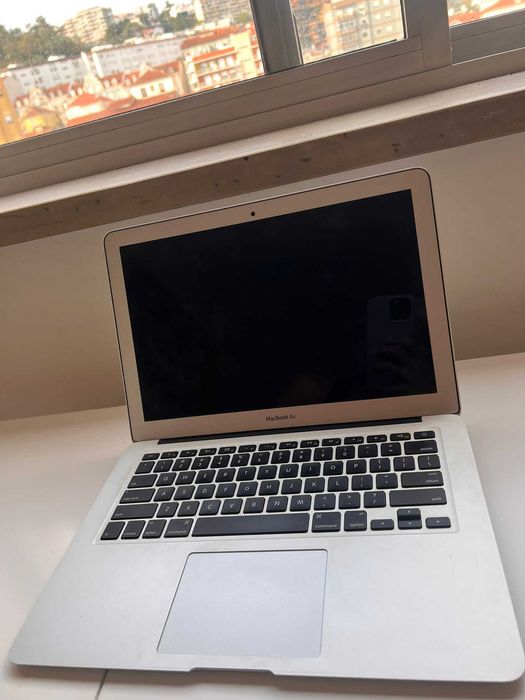 MacBook Air 13” (2015) — super conservado