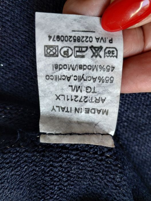 Mieniący się włoski,elegancki sweterek M