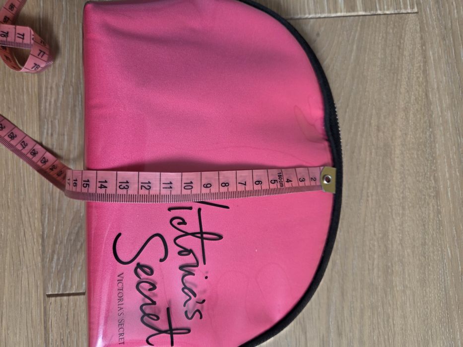 Różowa kosmetyczka Victoria's Secret