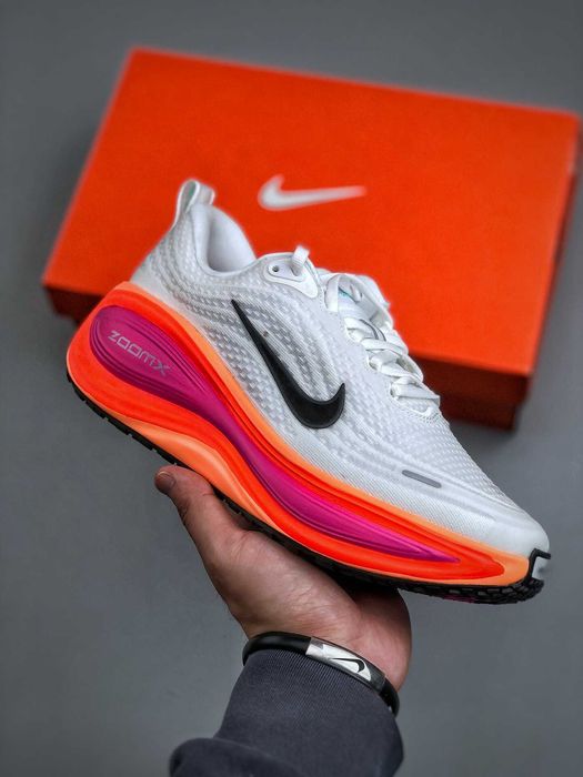 Nike_Vomero Plus White Fire Pink Hyper Crimson r.36