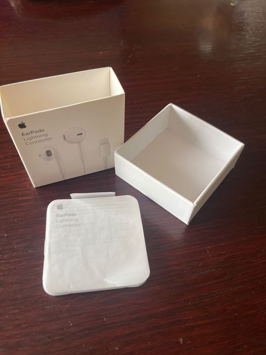 Pudełko po słuchawkach EarPods