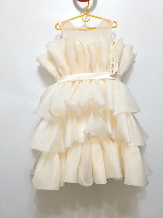 Сукня святкова на дівчинку зростом 150-160