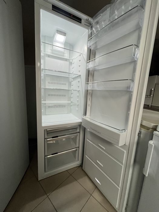 Холодильник вбудований Küppersbusch IKEF3290-2