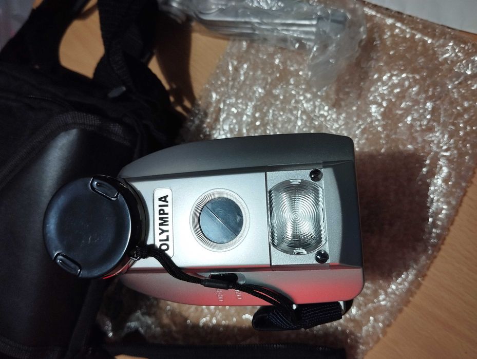 Câmara de video vintage com flashes.